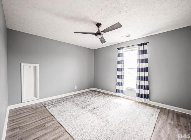 Building Photo - 2747 Thornhill Dr