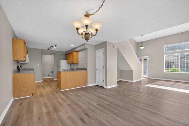 Building Photo - Light-Filled Fishers Home with Fenced Yard