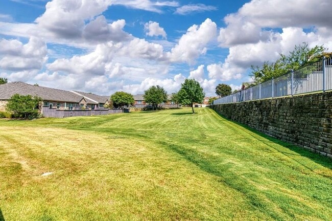 Building Photo - Townhome in Parker Estates!! READY for move in early June