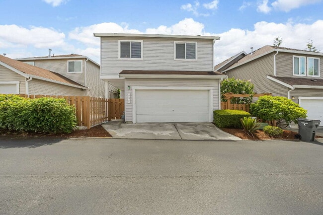 Building Photo - GATED COMMUNITY OF VERONA in LAKELAND HILLS!
