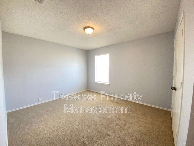 Building Photo - 5204 Vista Verde Dr