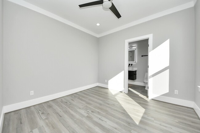 Building Photo - 604 W 28th St