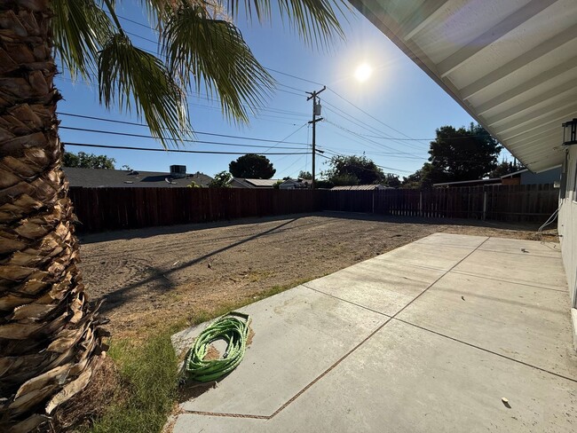 Building Photo - Bright & Beautiful Home in 55+ Community