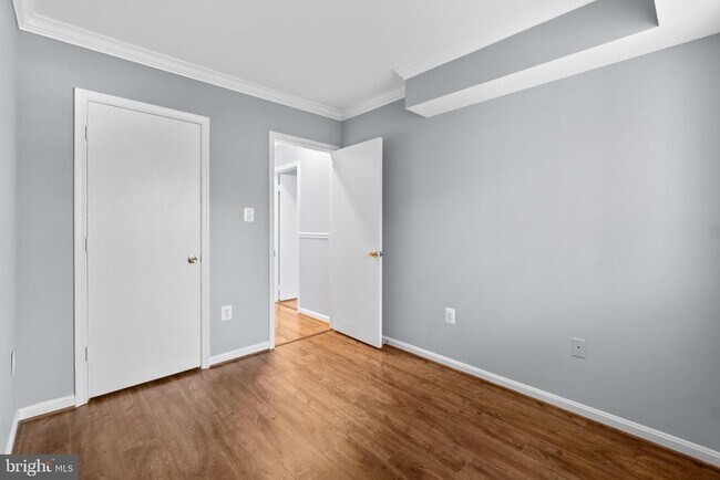 Building Photo - 6923 Victoria Dr