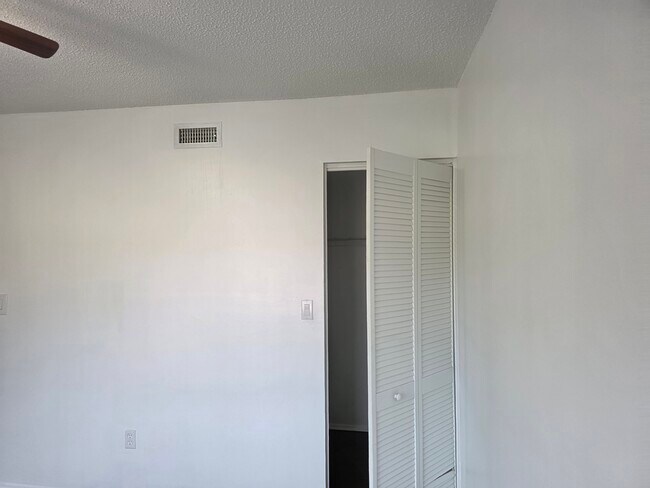 Building Photo - 605 N Keene Rd