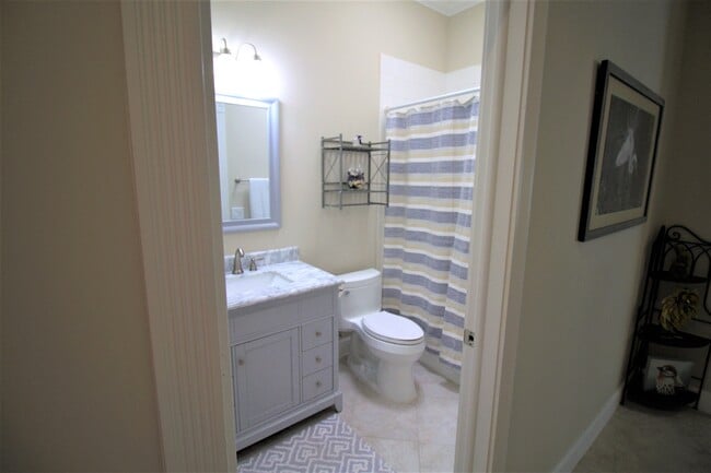 Guest Bathroom - 8702 Wakefield Dr