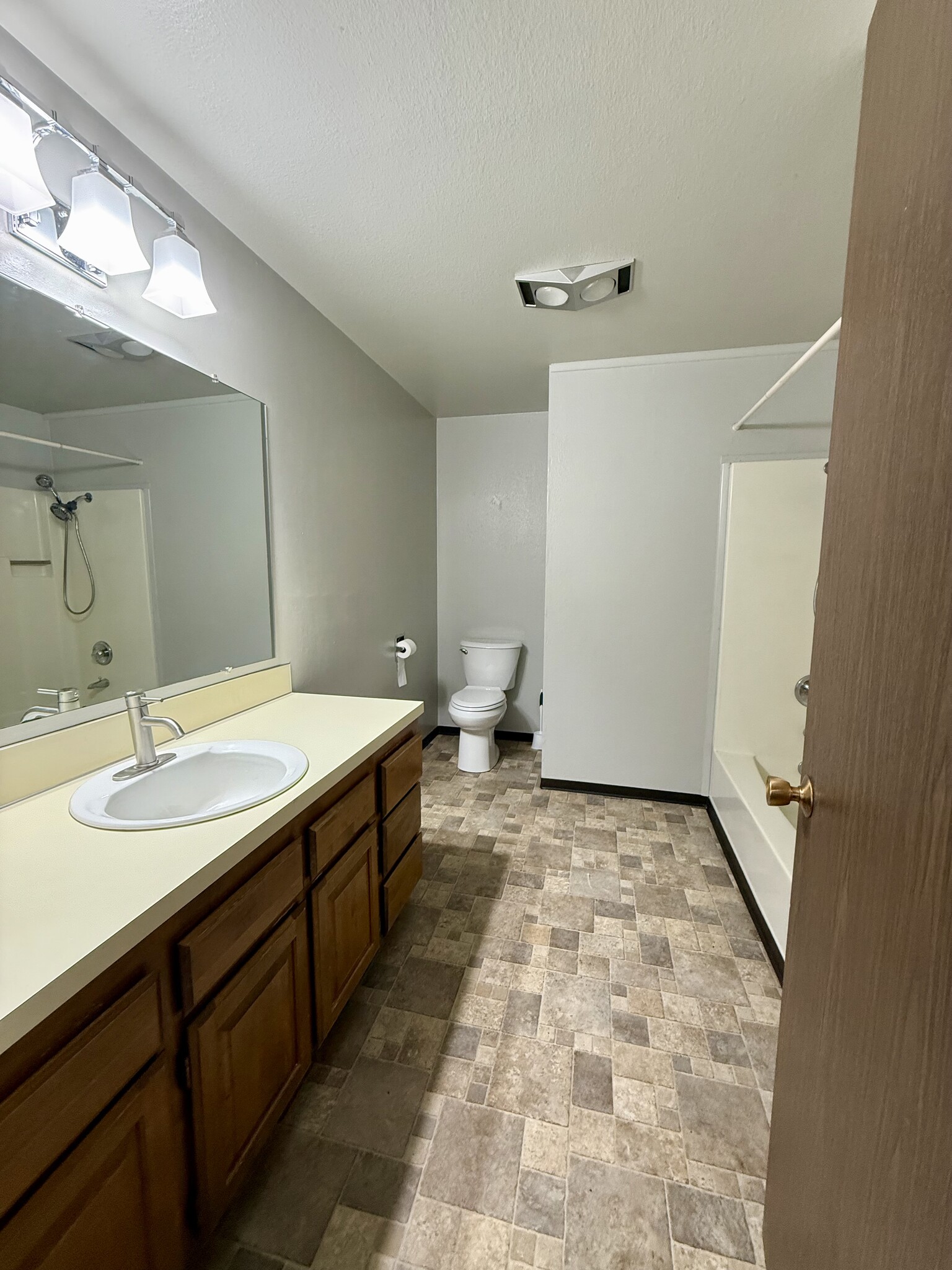 Building Photo - 5363 Gatewood Dr