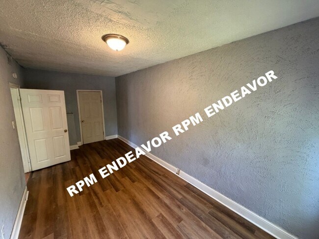 Building Photo - 1407-1407 Rowan Ave
