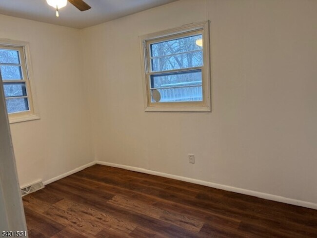 Building Photo - 59 Lakeview Dr