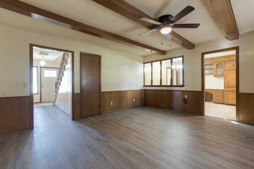 Building Photo - 2912 N Santa Fe Ave