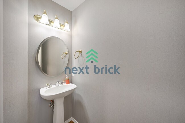 Building Photo - Quiet and Spacious 5-Bedroom Haven w/ 2.5 Baths – 2420 Sq Ft of Comfort Awaits!