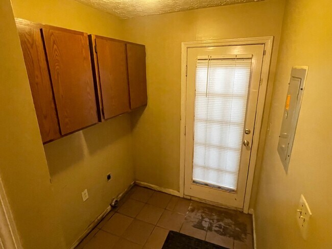 Building Photo - 122 Oriole Dr