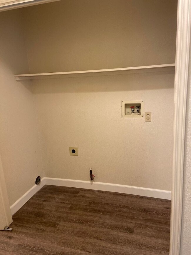 Building Photo - Antelope Highlands 3 Bdrm, 2 Bath!