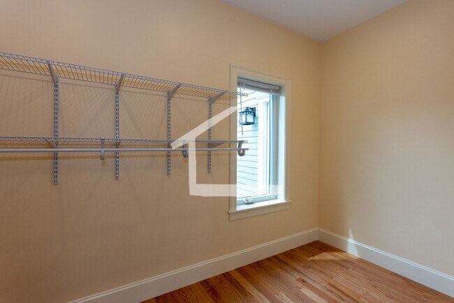 Building Photo - 118 Tremont St