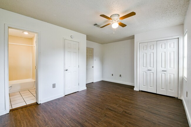 Building Photo - 24204 Linda Ln