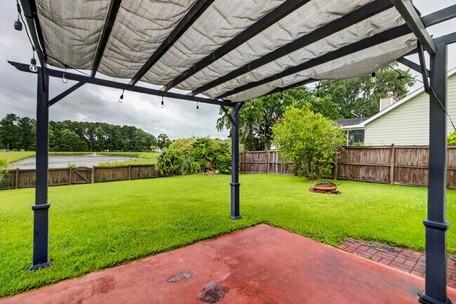Building Photo - 152 Spindle Way
