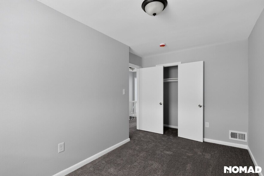 Building Photo - 2229 Redthorn Rd