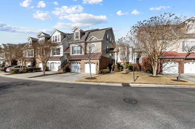 Building Photo - Spacious 3-Story End-Unit Townhouse Condo