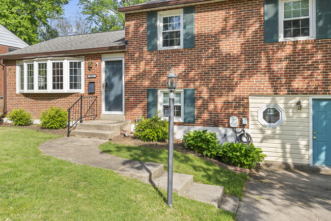 Building Photo - 2023 Rollingwood Rd