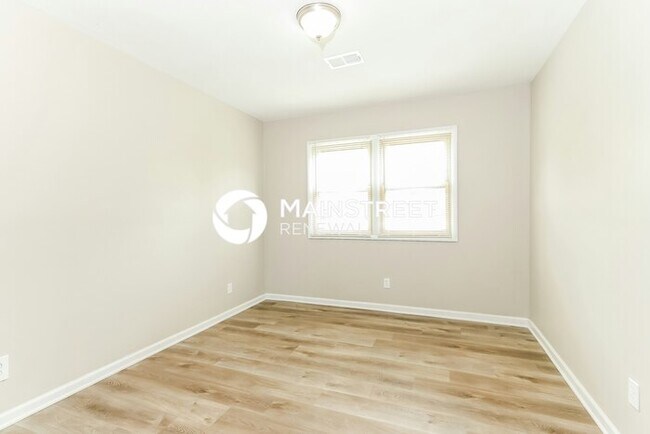 Building Photo - 3 Bedroom Pet-Friendly Home in Louisville,...