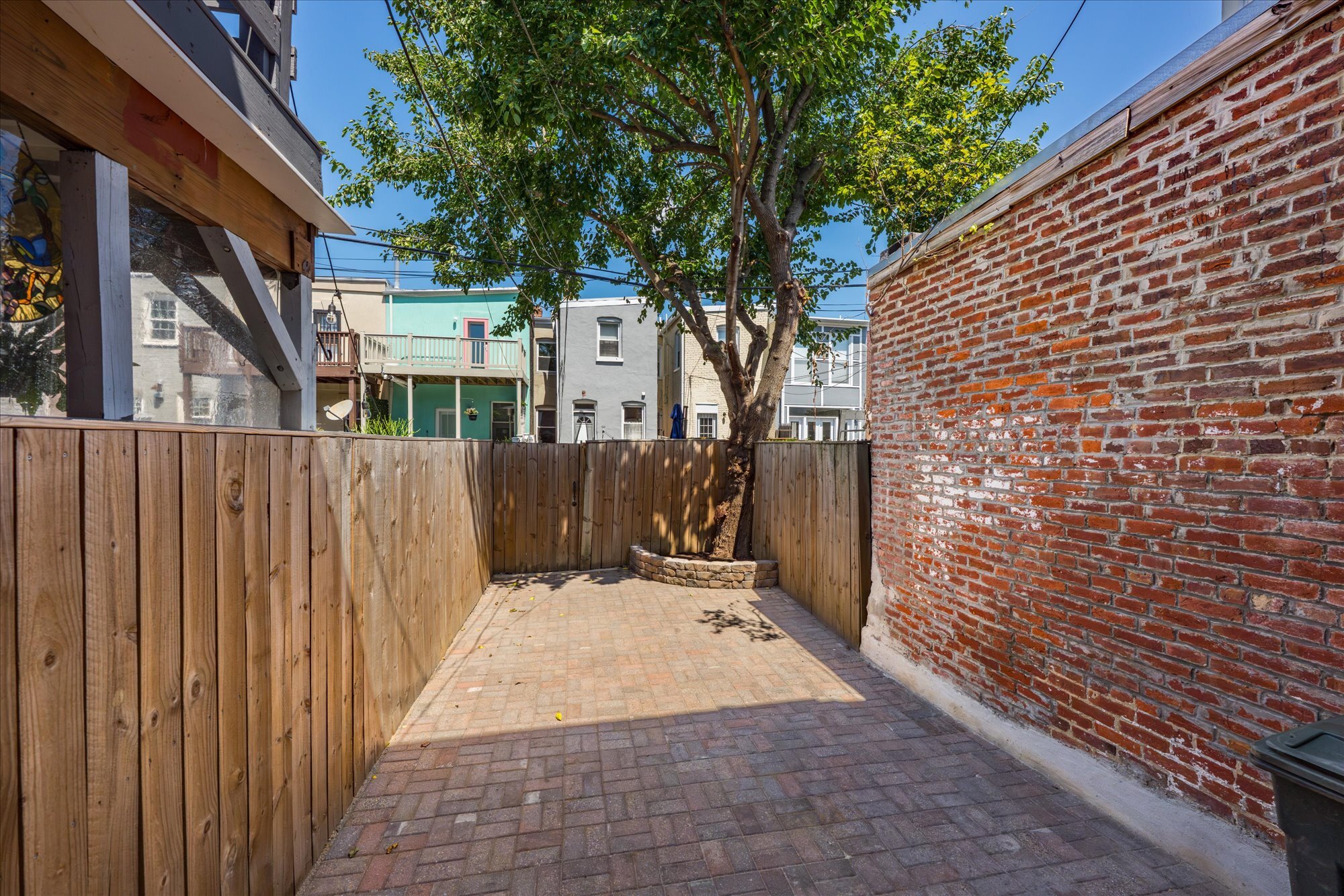 Private Patio - 1208 1/2 Wylie St NE