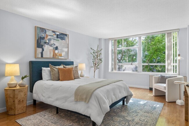 Building Photo - 80 Park St