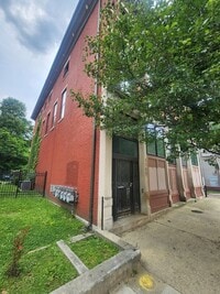 Building Photo - Light and Airy 2 bedroom 1 bathroom apartm...