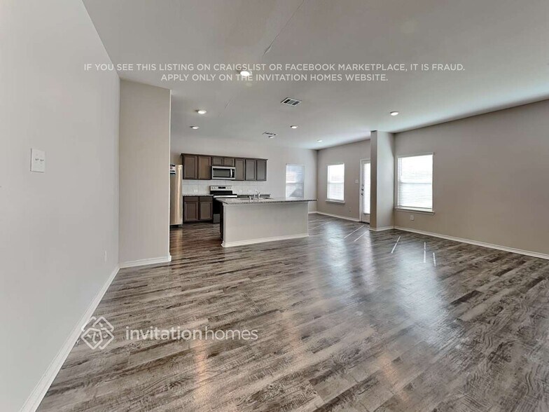 Building Photo - 800 Alton Dr