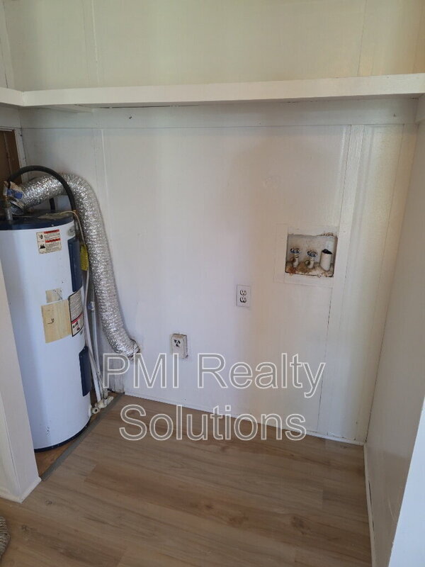 Building Photo - 305 W Dixieland Ave