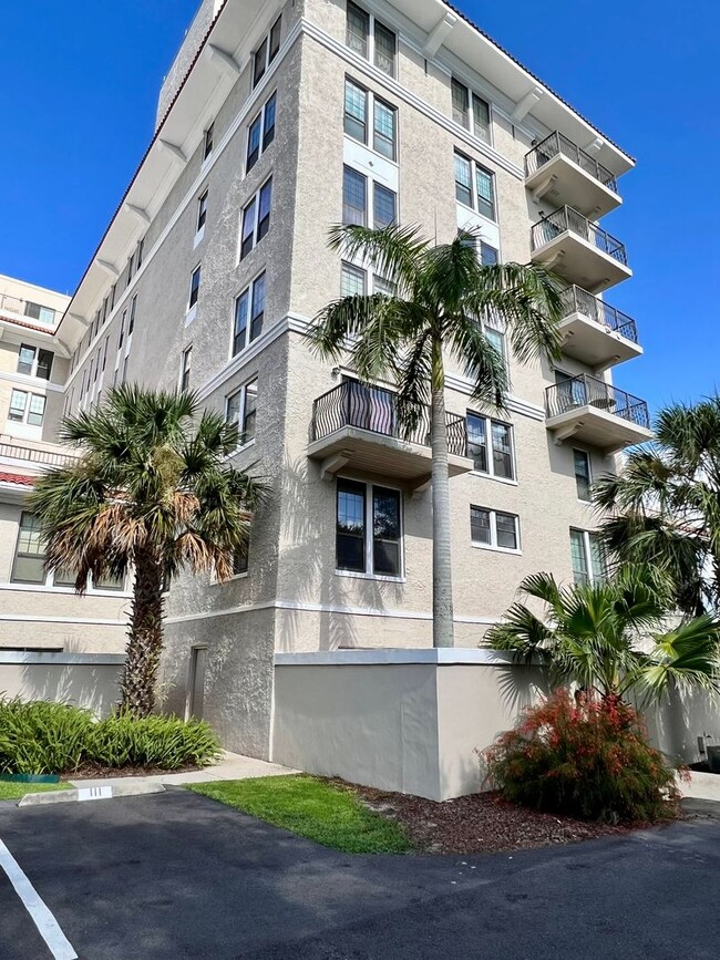 Building Photo - 1 Bed 1.5 Bath Condo in Winter Haven