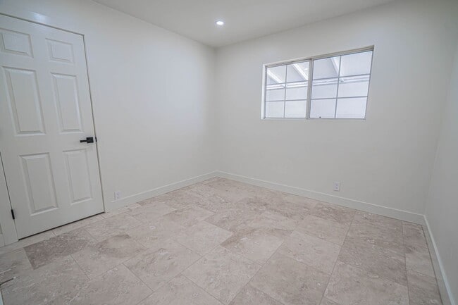 Building Photo - Single-Story 3-Bedroom Pool Home with RV P...