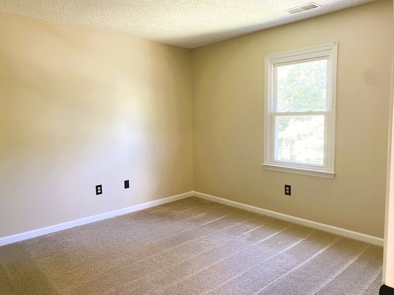 Building Photo - 3558 Winthrop Dr