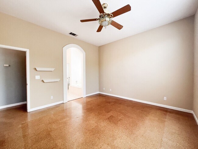 Building Photo - Spacious Single Story 3 Bd, 2 Ba Home in S...