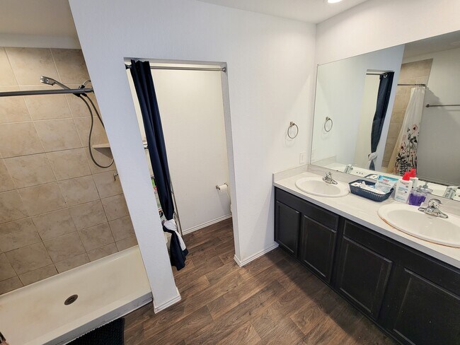 Building Photo - 14741 Hazel Br Dr