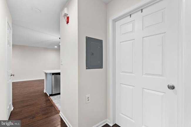 Building Photo - 673 Constellation Square SE