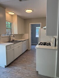 Building Photo - 1910 Westridge Dr