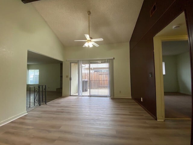 Building Photo - Charming and Well-Maintained 3-Bedroom, 2-...