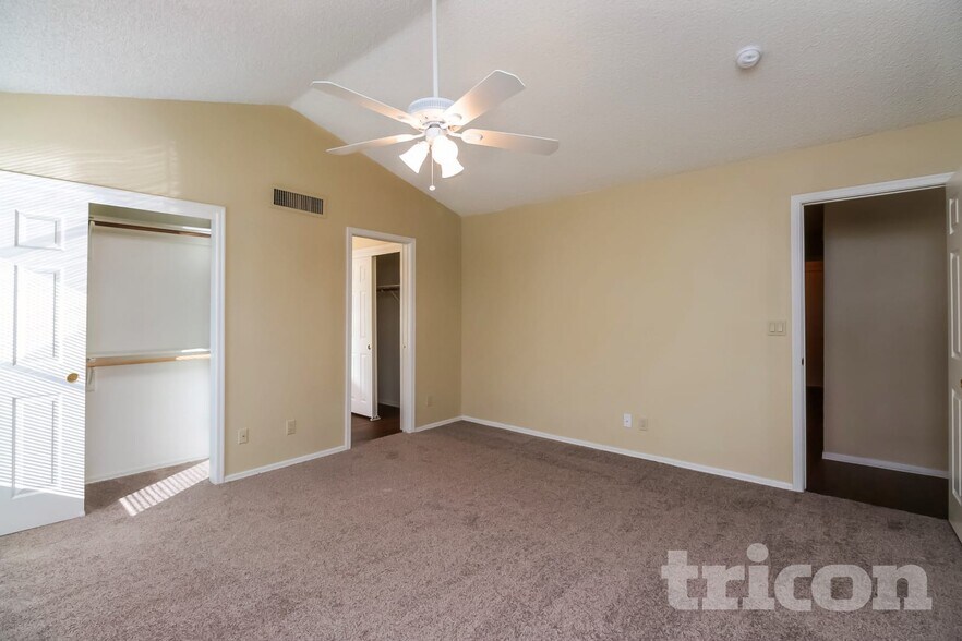 Building Photo - 7743 W Dreyfus Dr