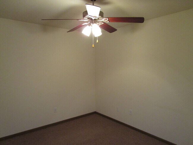 Building Photo - 501-503-503 Glenstone Dr