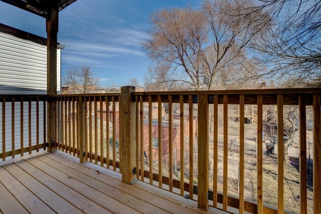 Building Photo - 7331 S Dante Ave