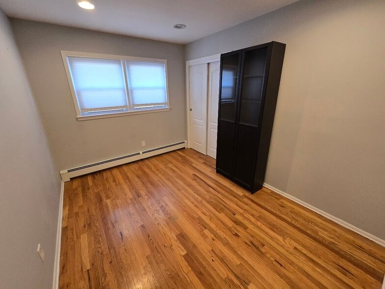 Building Photo - 318 E 54th St