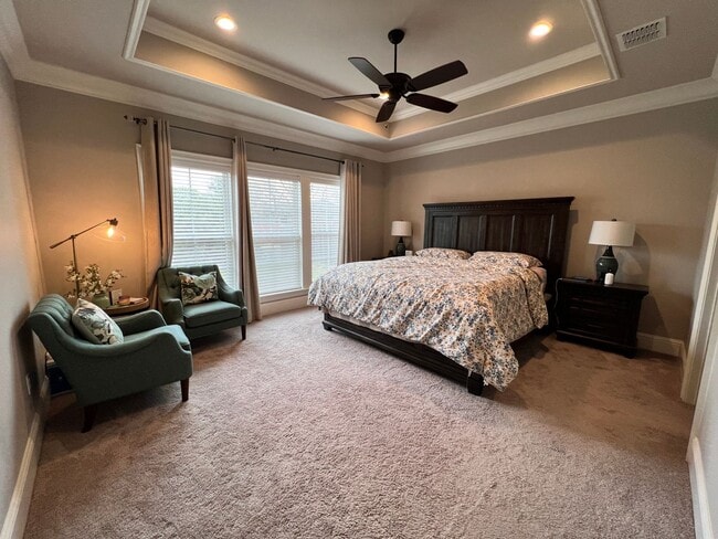 Building Photo - 4 BEDROOM/3 BATH SPACIOUS IN GATED COMMUNITY