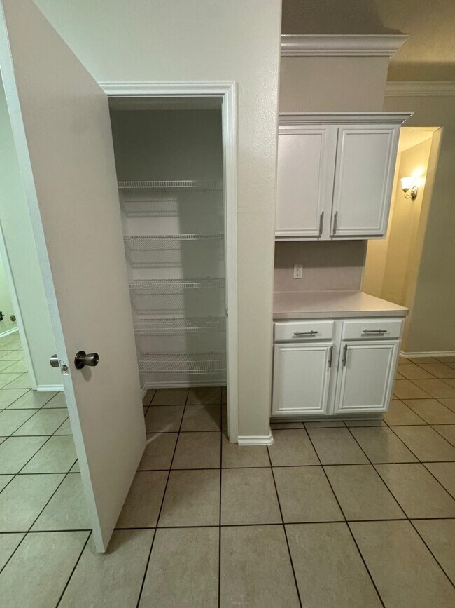 Building Photo - 4714 Garden Meadow Dr