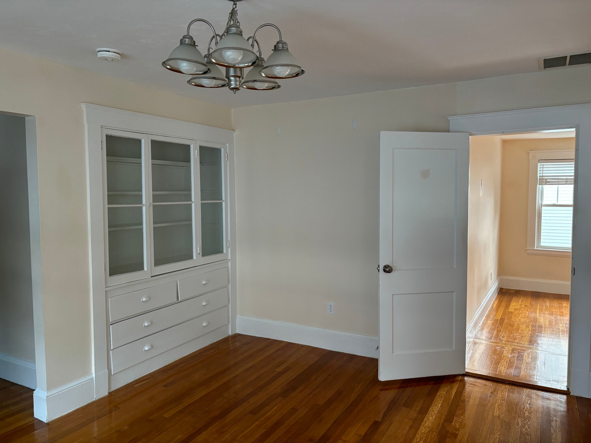 Building Photo - 253 Brown St