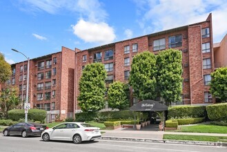 Building Photo - 1440 Veteran Ave