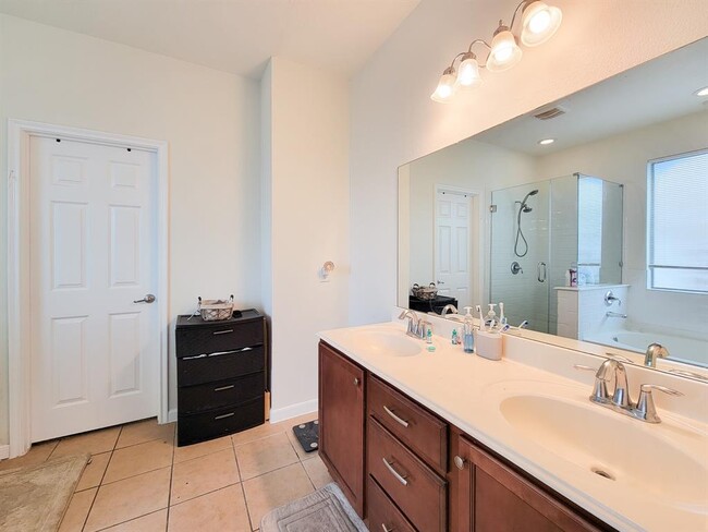 Building Photo - 5046 Longlane Dr