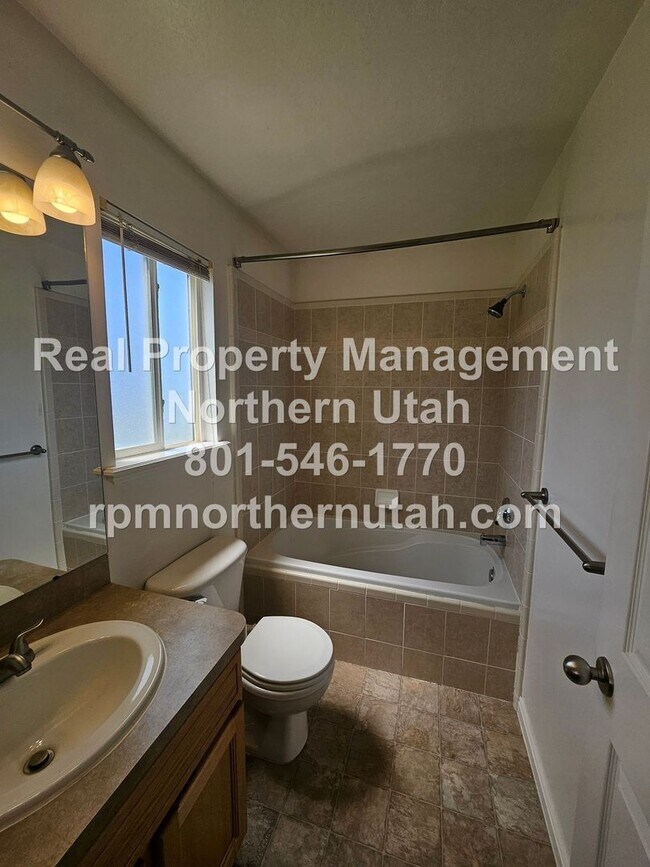 Building Photo - 3 Bedroom Home in Ogden Available