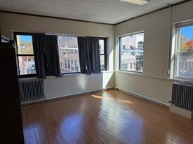 Building Photo - 406 Valley St