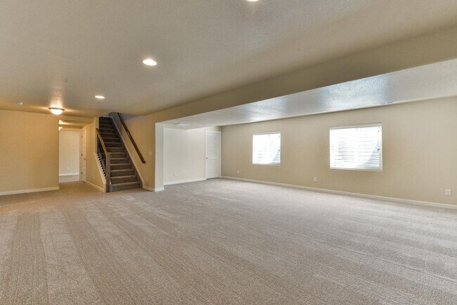 Building Photo - Beautiful 5 bed 3 bath home in the Pelican...