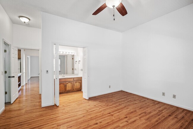 Building Photo - 378 Hermitage Ave